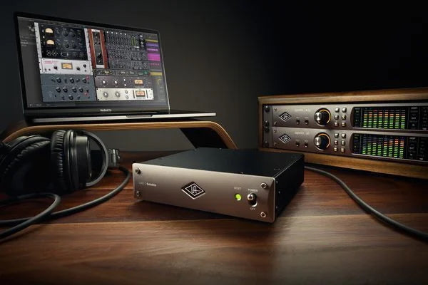 Audio equipment in a UAD-2 Satellite and Apollo recording comparison