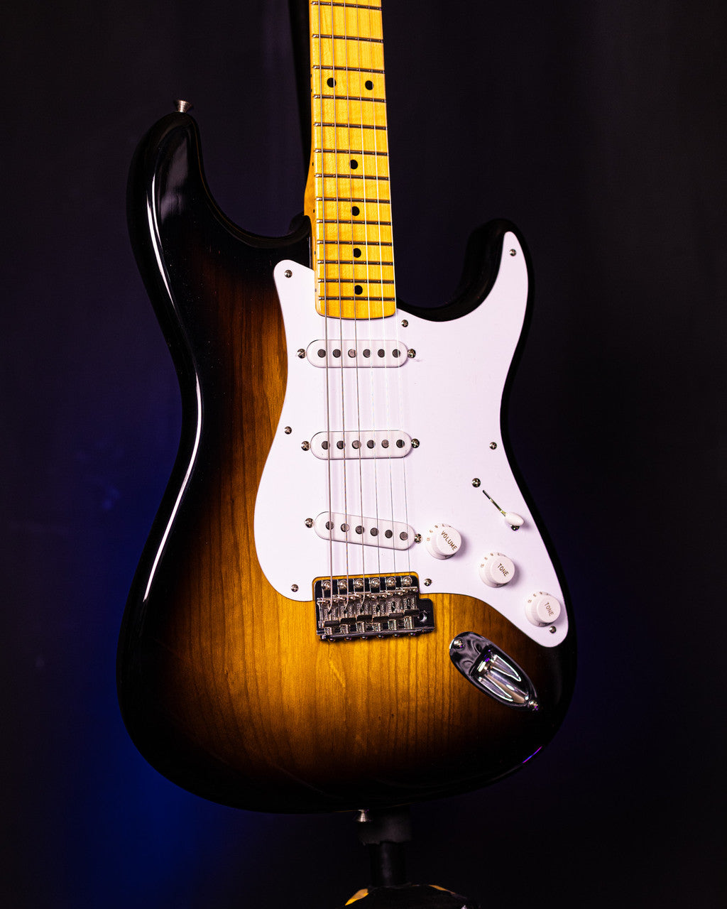 Fender 70th Anniversary 1954 Stratocaster NOS, Limited Edition - 1-Piece Quartersawn Maple Neck Fingerboard, Wide-Fade 2-Color Sunburst (9236091143)