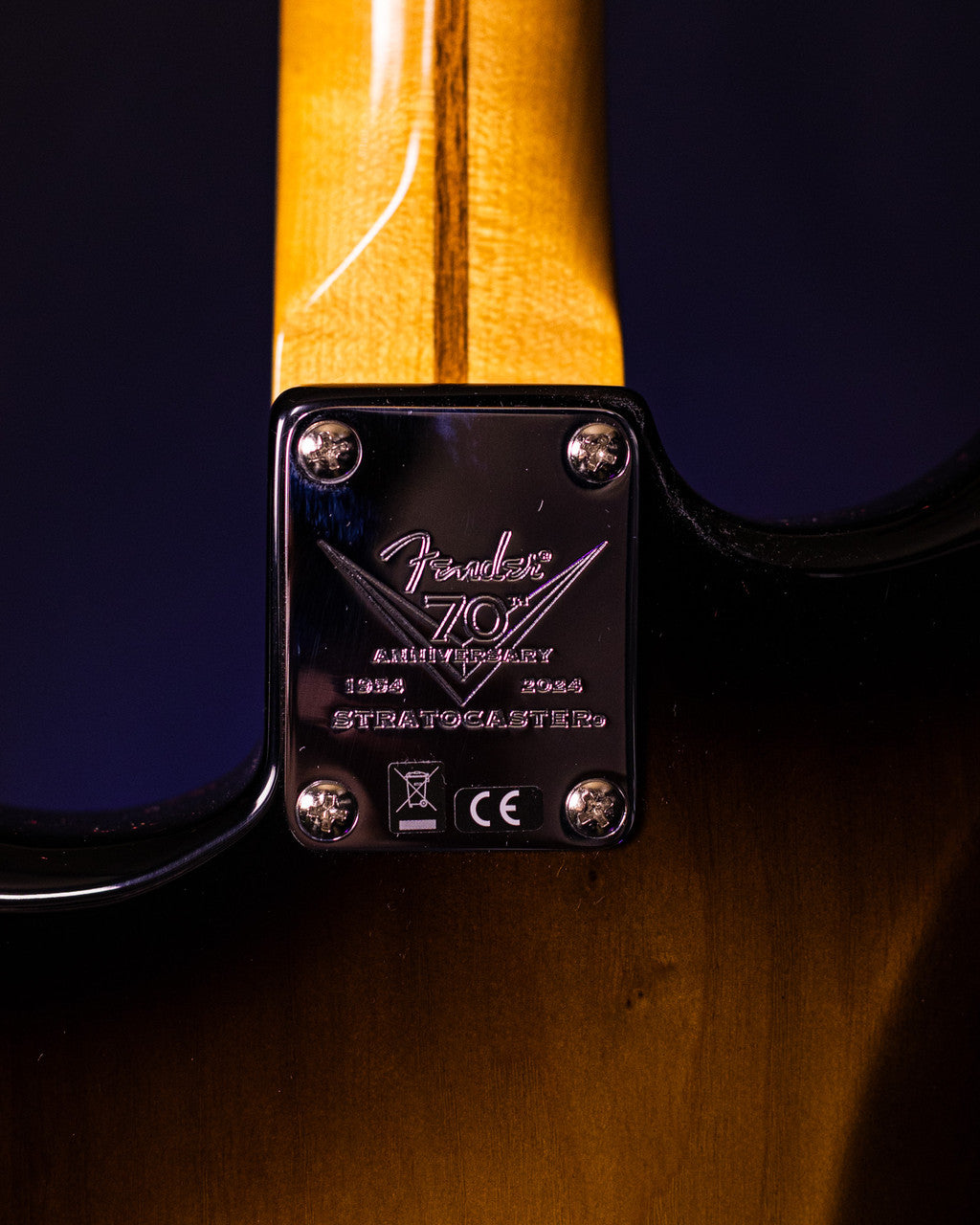 Fender Limited Edition 70th Anniversary 1954 Stratocaster® Journeyman Relic®, 1-Piece Quartersawn Maple Neck Fingerboard, Wide-Fade 2-Color Sunburst