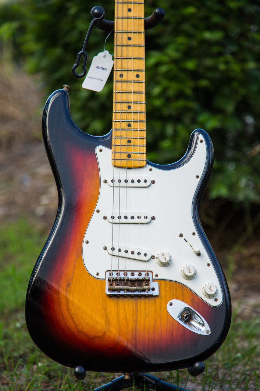 Fender Journeyman Relic Postmodern Stratocaster 2015, Maple Fingerboard, 3-Color Sunburst