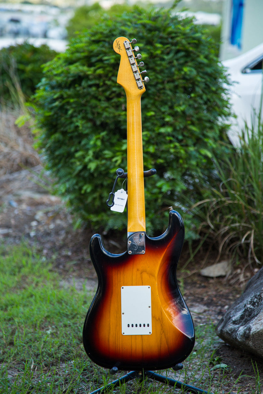 Fender Journeyman Relic Postmodern Stratocaster 2015, Maple Fingerboard, 3-Color Sunburst