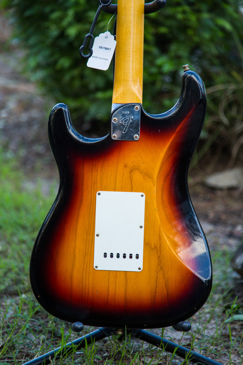 Fender Journeyman Relic Postmodern Stratocaster 2015, Maple Fingerboard, 3-Color Sunburst