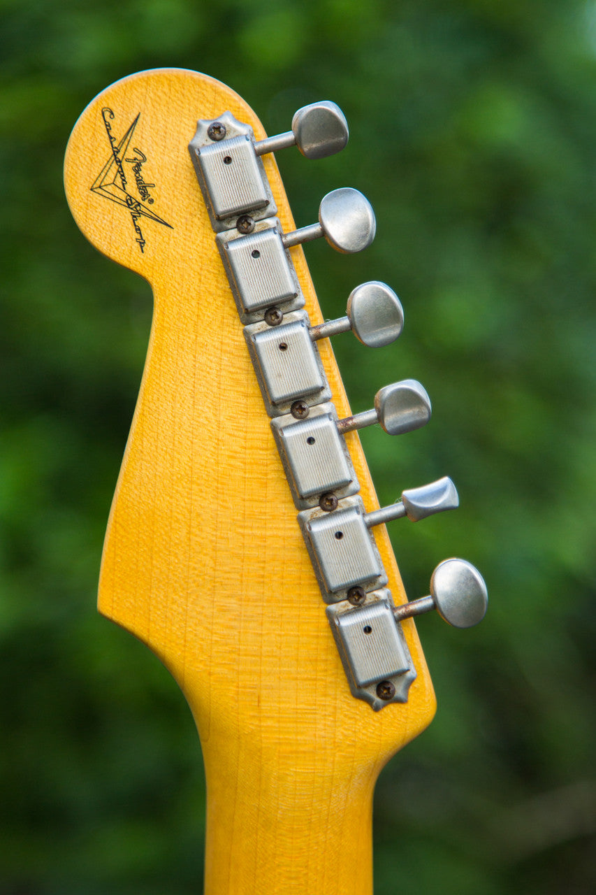 Fender Journeyman Relic Postmodern Stratocaster 2015, Maple Fingerboard, 3-Color Sunburst