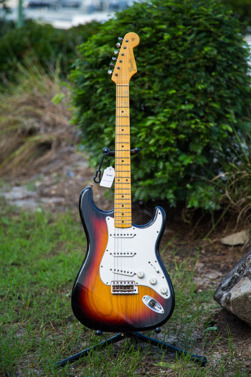 Fender Journeyman Relic Postmodern Stratocaster 2015, Maple Fingerboard, 3-Color Sunburst