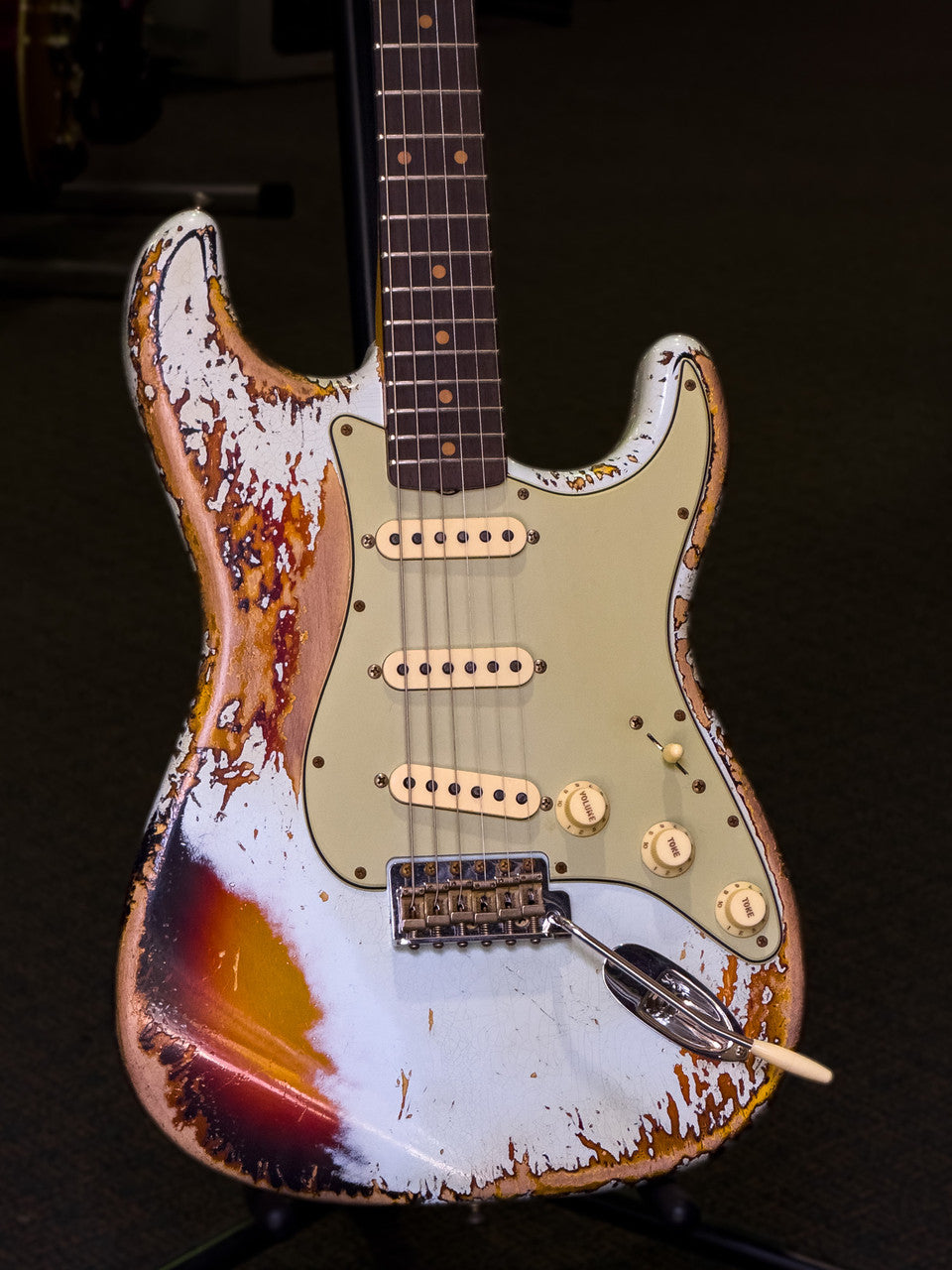Fender Custom Shop 2023 Limited Edition 61 Strat Super Heavy Relic – Aged Sonic Blue Over 3-Color Sunburst