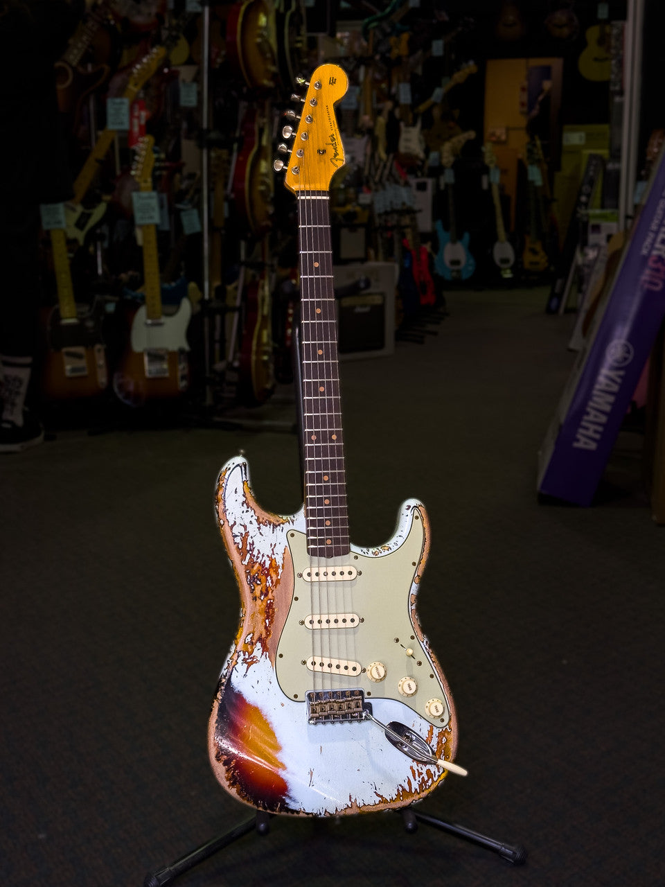 Fender Custom Shop 2023 Limited Edition 61 Strat Super Heavy Relic – Aged Sonic Blue Over 3-Color Sunburst