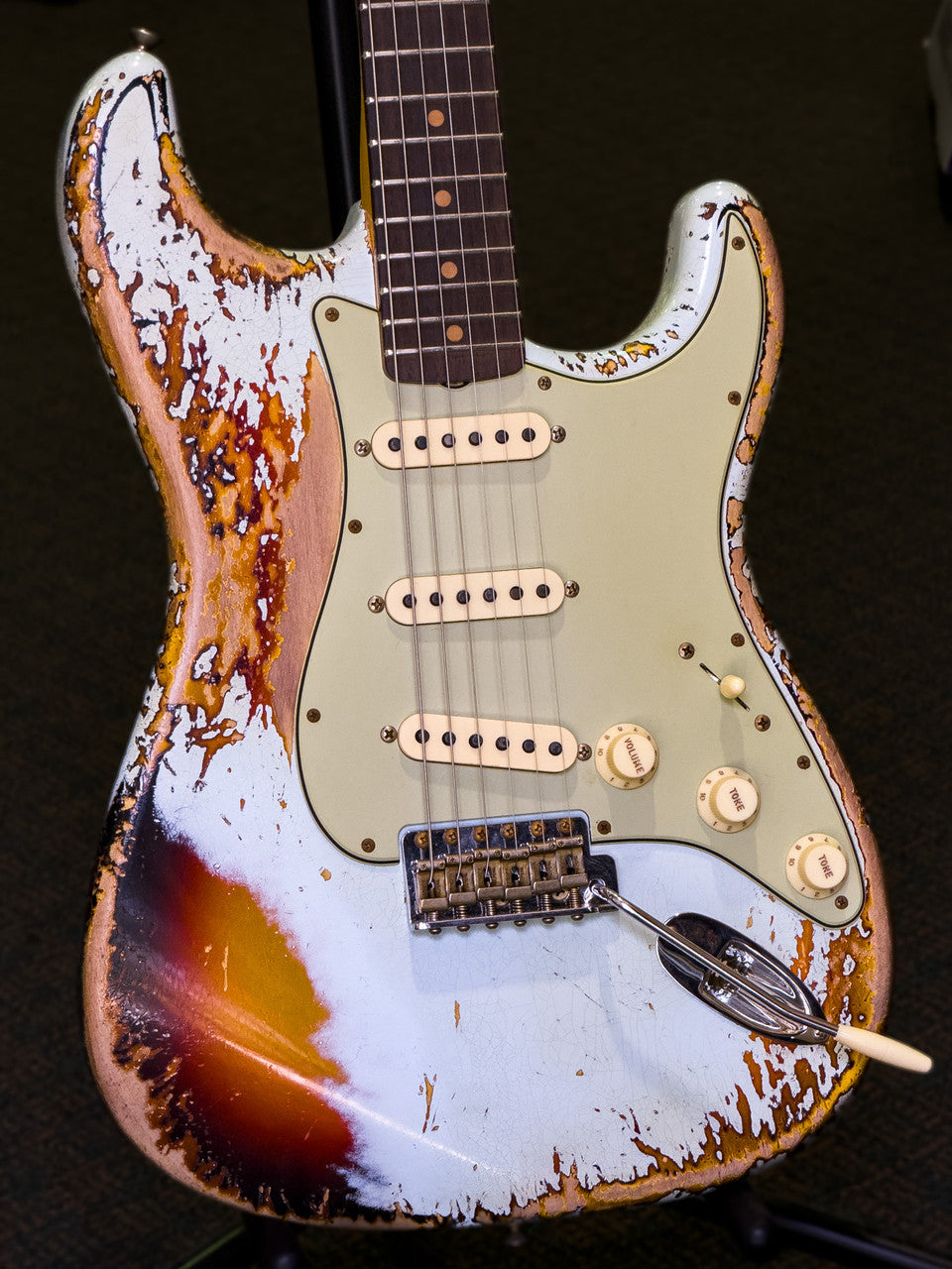 Fender CS Custom Shop 2023 Limited Edition 61 Strat Super Heavy Relic – Aged Sonic Blue Over 3-Color Sunburst