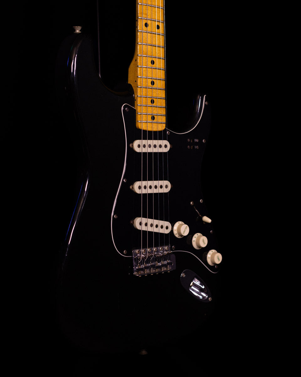 FENDER 1976 STRATOCASTER BLACK IN OHSC