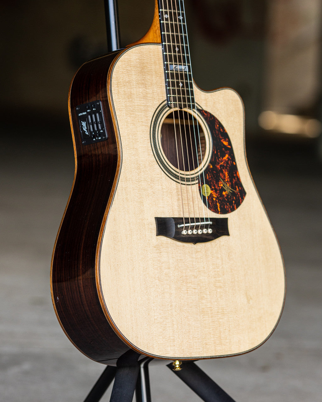 MATON EM100C MESSIAH ACOUSTIC/ELECTRIC GUITAR Guitar World AUSTRALIA