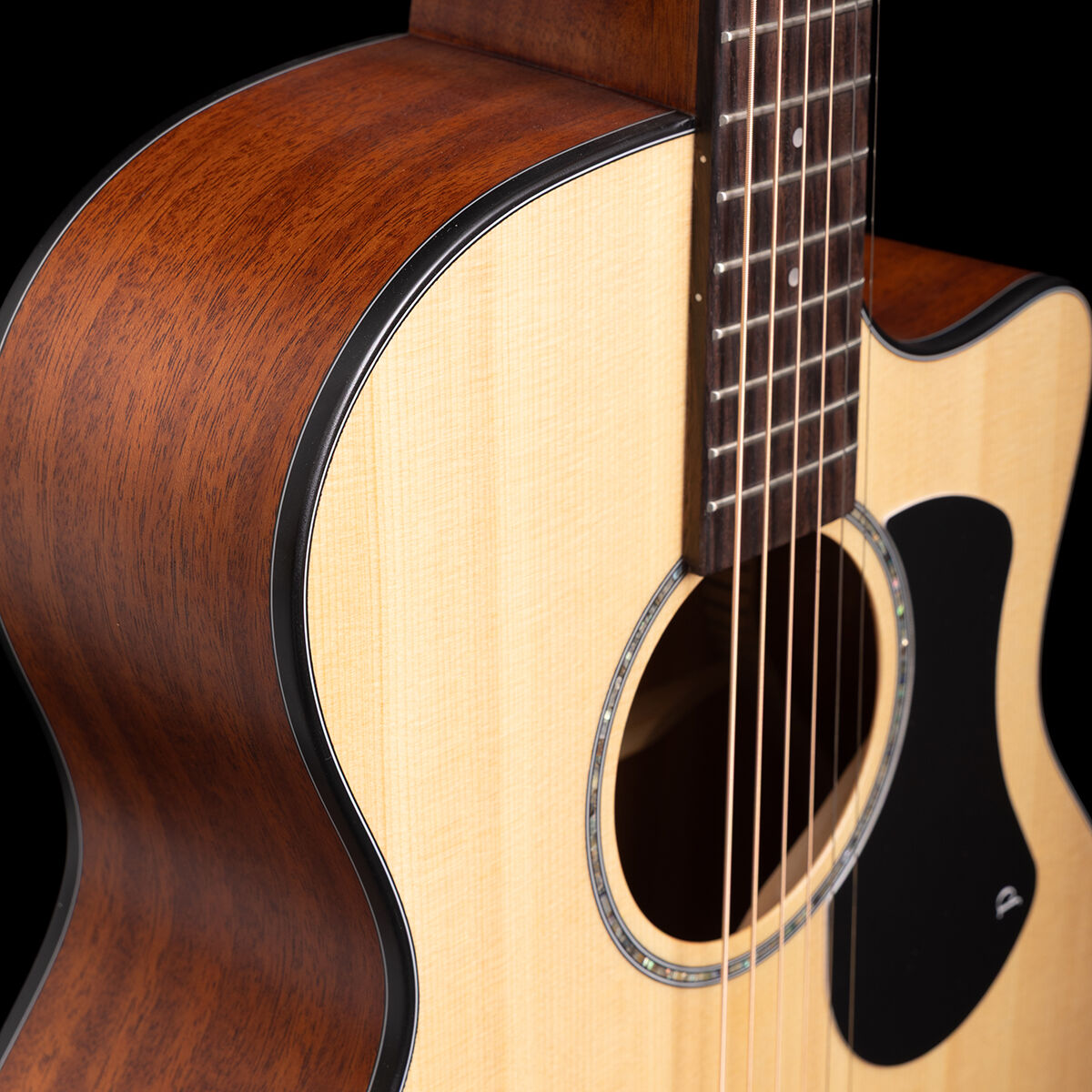 Pratley PRTGA-1CE Natural Matt - cutaway and body edge detail