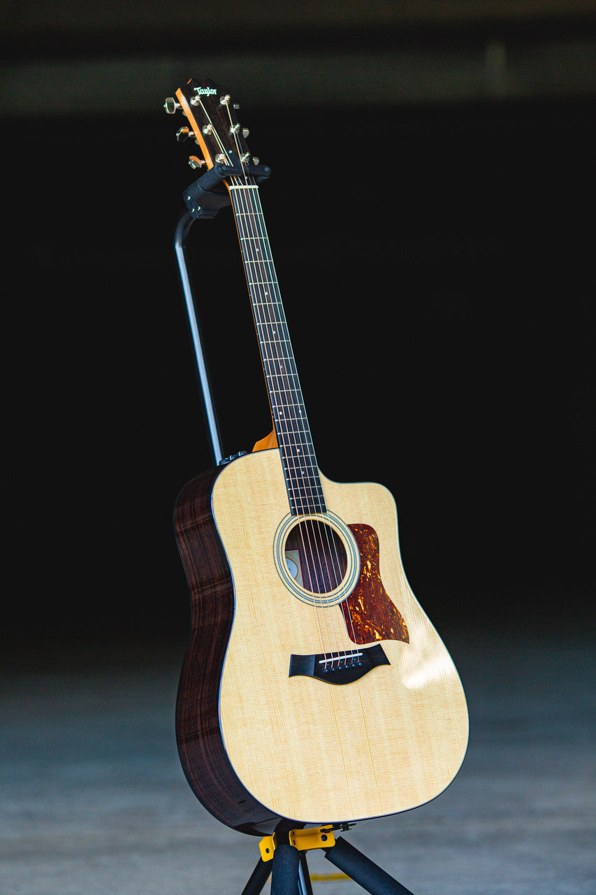 Taylor 210ce Plus