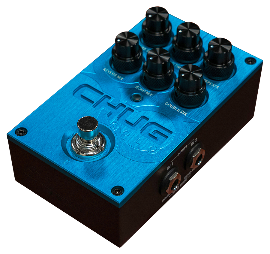 Solar CHUG SOLO three-quarter view showing the blue anodised chassis and footswitch