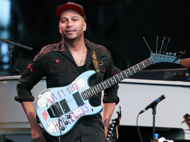 Tom Morello playing a Fender Tom Morello Arm The Homeless
